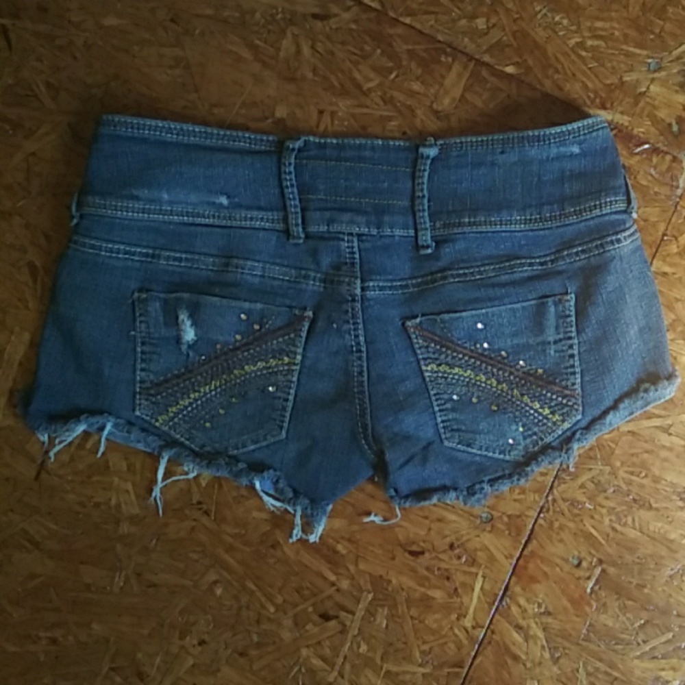 Shorts - Picture 2 of 4